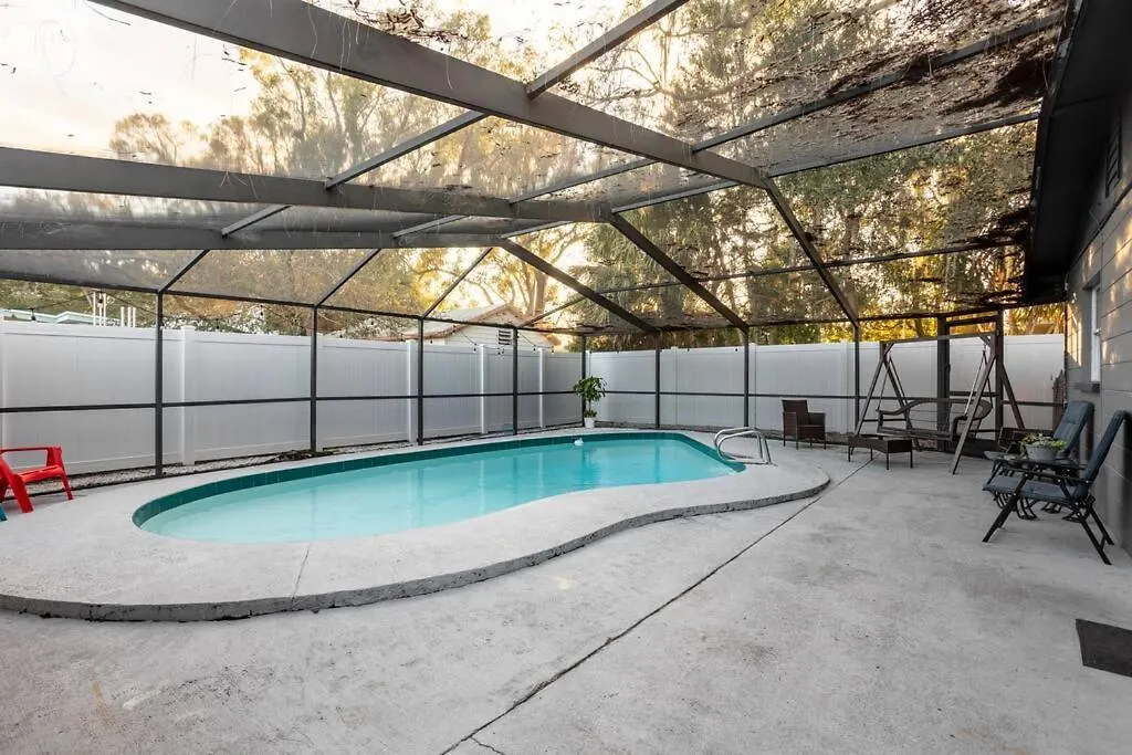 Entirehouse W/Bush Garden View_Private Heated Pool Villa Tampa Holiday home
